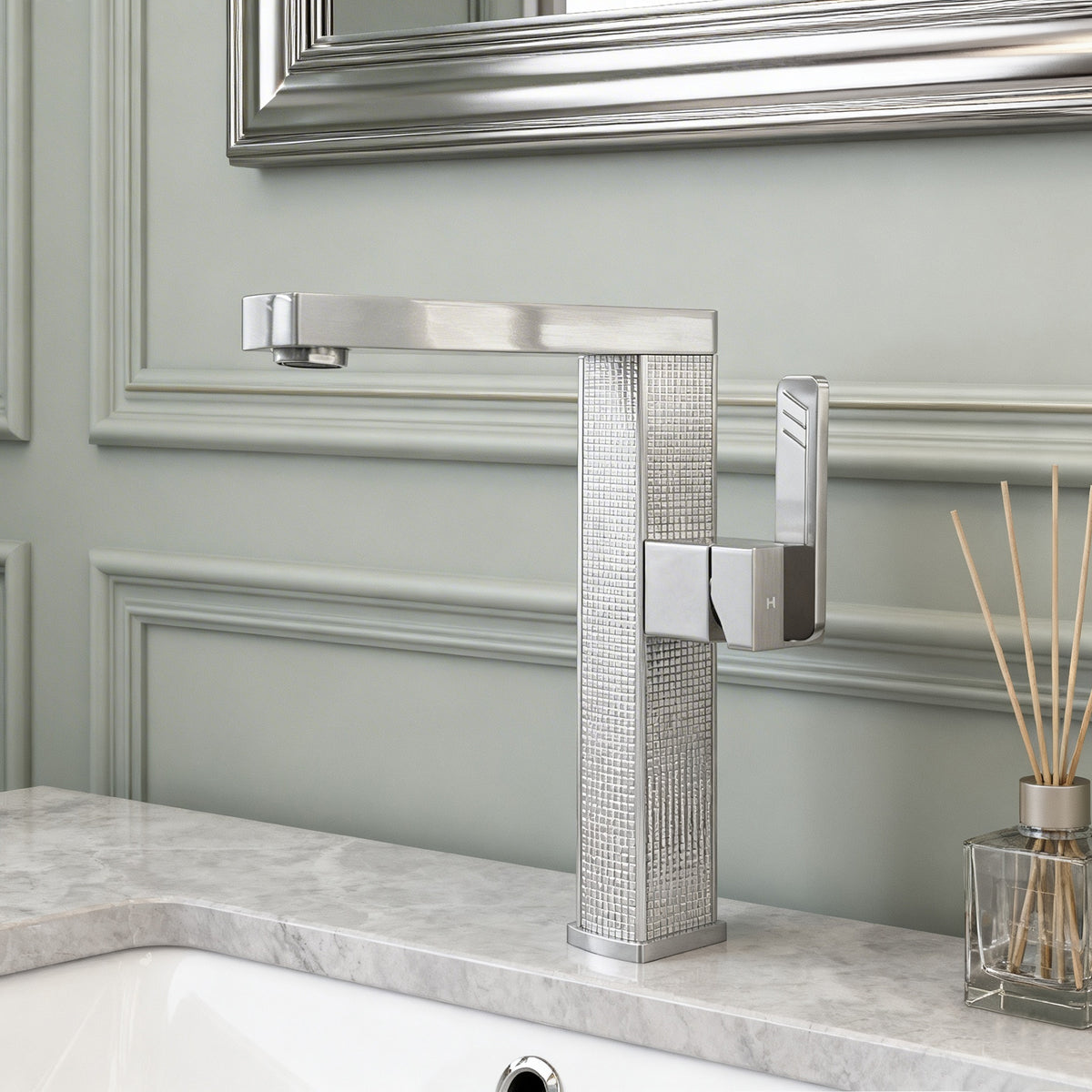 IJDD Bathroom Faucet, Brushed Nickel Single Handle Lead-Free Faucet
